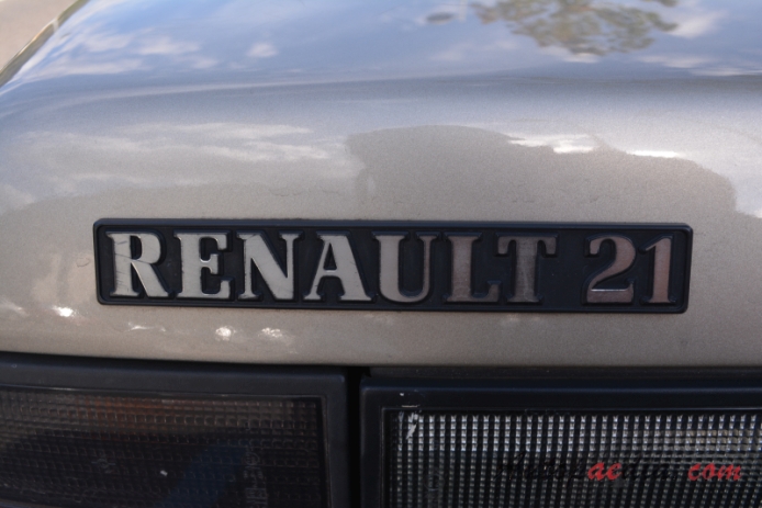 Renault 21 1986-1994 (1986-1989 sedan 4d), rear emblem  
