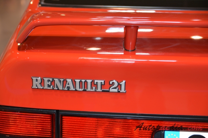 Renault 21 1986-1994 (1990 sedan 4d), emblemat tył 