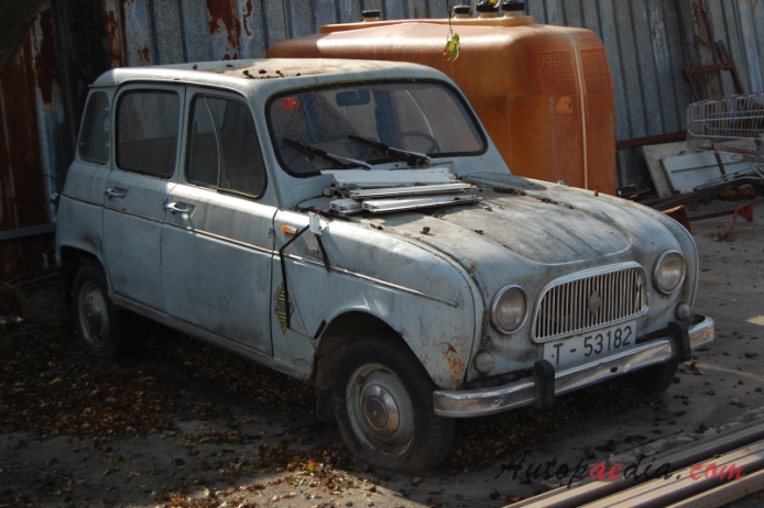 Renault 4 1961-1994 (1961-1967 hatchback 5d), right front view