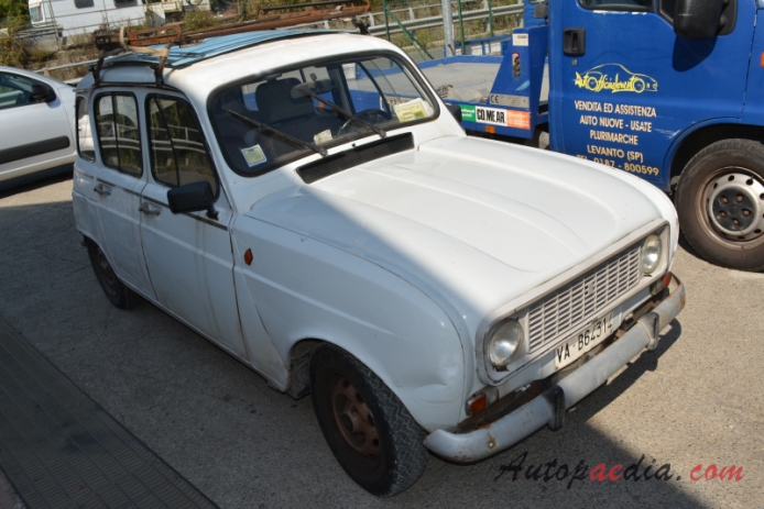 Renault 4 1961-1994 (1974-1994 TL), right front view