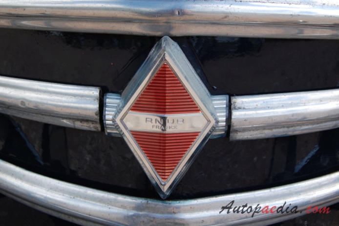 Renault 4CV 1947-1961 (1957-1961 saloon 4d), emblemat przód 