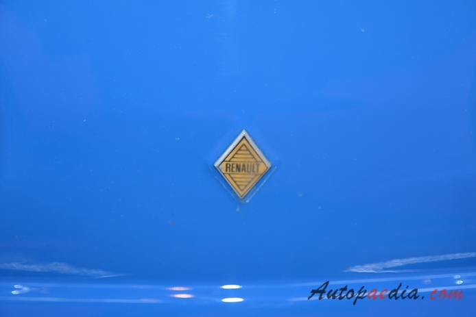 Renault 8 1962-1973 (1967 Renault 8 Gordini sedan 4d), front emblem  
