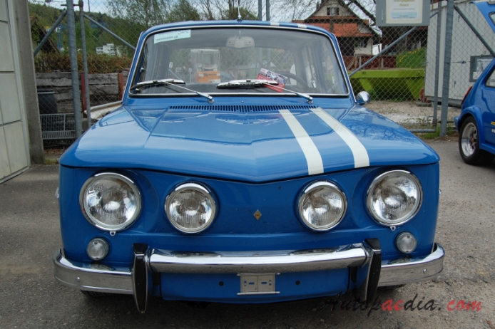 Renault 8 1962-1973 (1969 renault 8 Gordini sedan 4d), front view