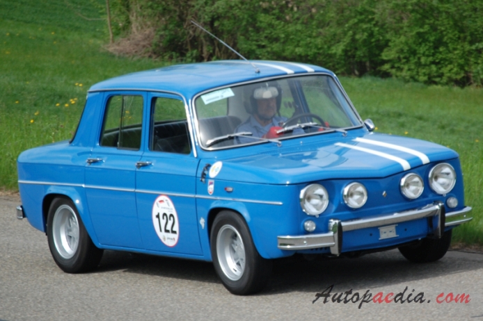 Renault 8 1962-1973 (1969 renault 8 Gordini sedan 4d), right front view