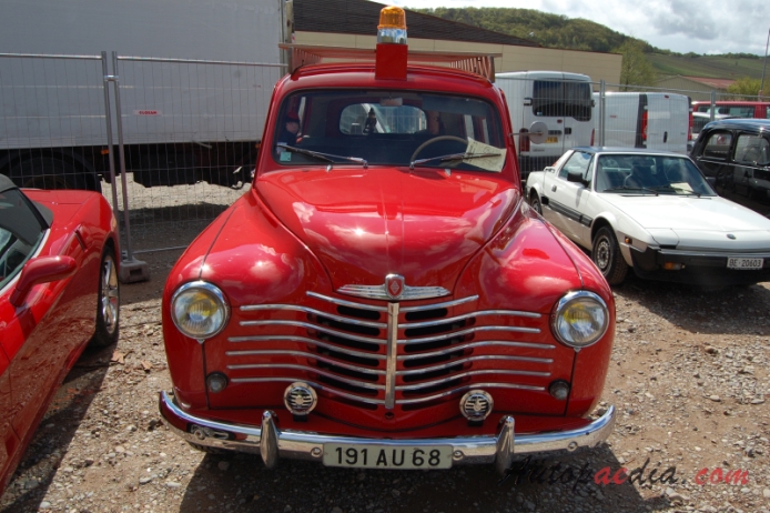 Renault Colorale 1950-1957 (wóz strażacki), przód