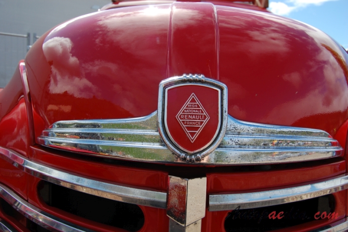 Renault Colorale 1950-1957 (wóz strażacki), emblemat przód 