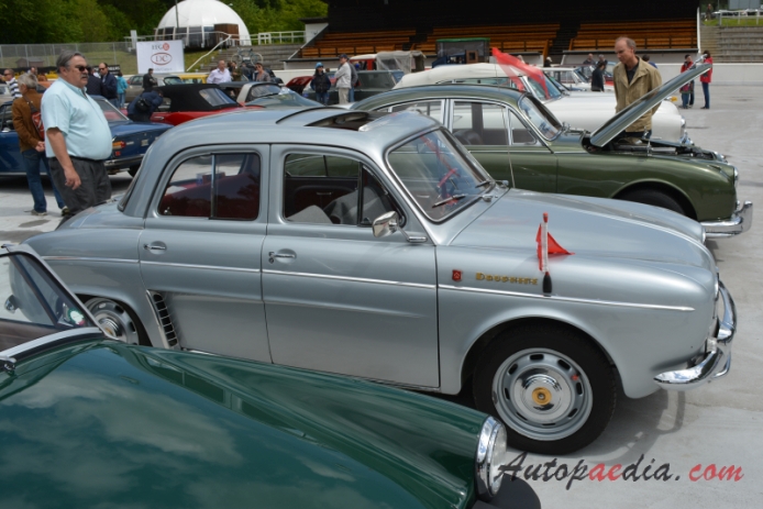 Renault Dauphine 1956-1967 (1961-1962 Renault Ondine sedan 4d), prawy bok