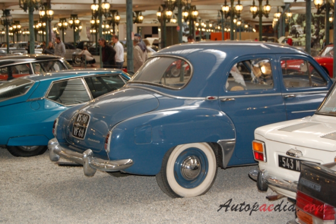 Renault Frégate 1951-1960 (1958 Transfluide berlina 4d), prawy tył