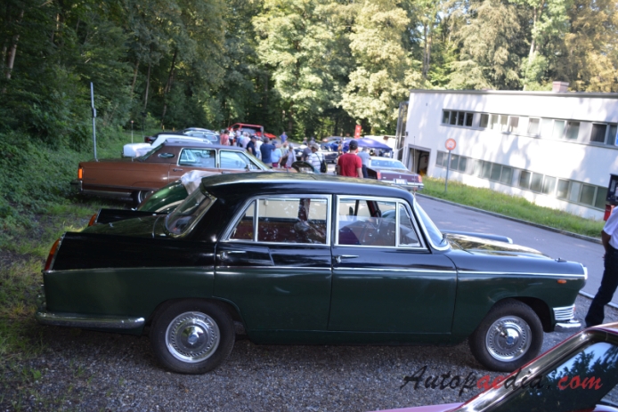 Riley 4 1959-1969 (1961-1969 4/Seventy-Two saloon 4d), right side view