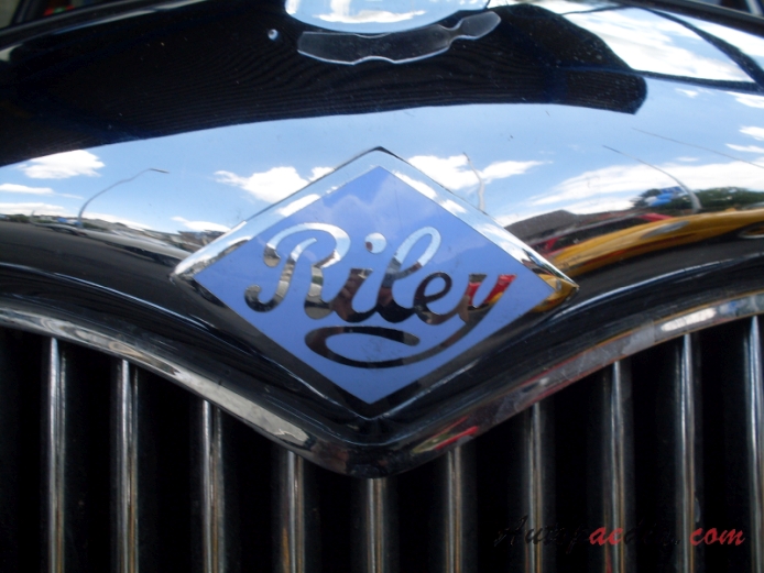 Riley Pathfinder 1953-1957 (1955 saloon 4d), emblemat przód 
