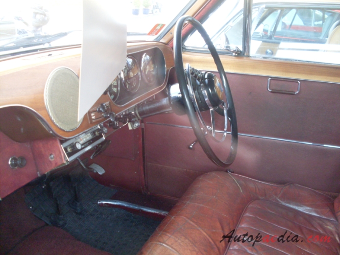 Riley Pathfinder 1953-1957 (1955 saloon 4d), wnętrze