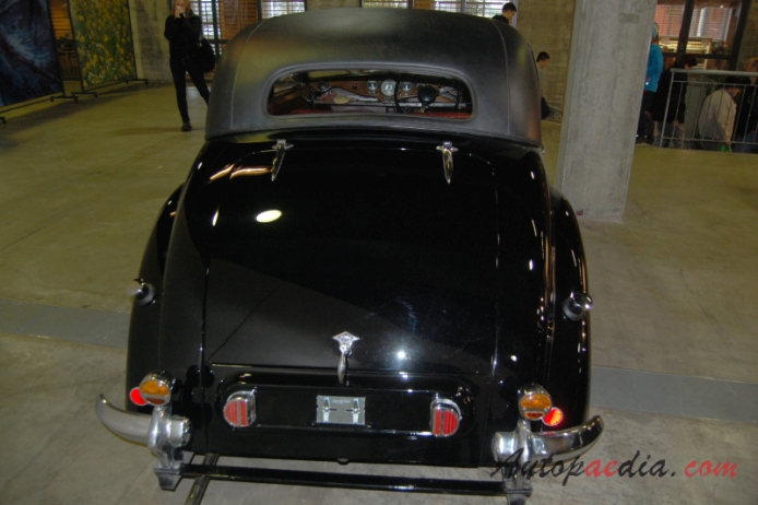 Riley RMA 1945-1952 (1948 1.5l saloon 4d), rear view