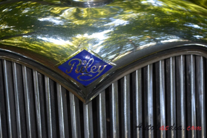 Riley RMA 1945-1952 (1951 1.5L saloon 4d), emblemat przód 