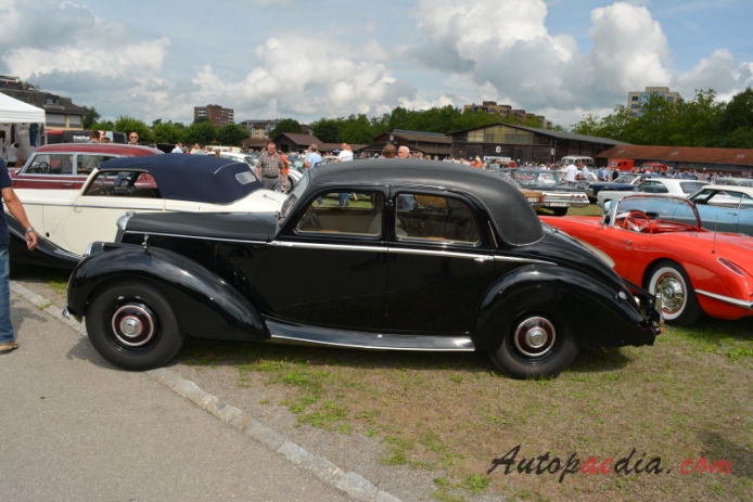 Riley RME 1952-1955 (1952-1954 sedan 4d), left side view