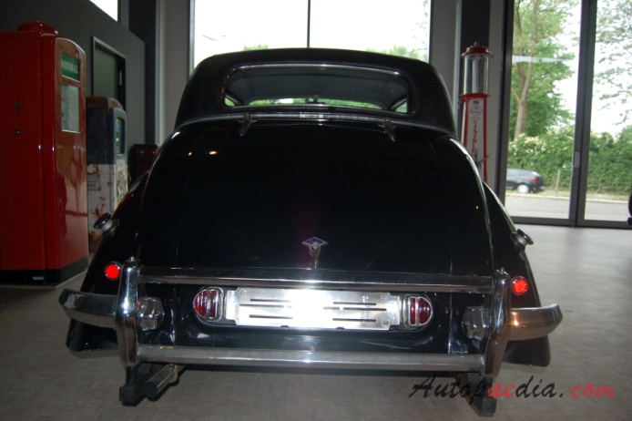 Riley RME 1952-1955 (1954-1955 saloon 4d), rear view
