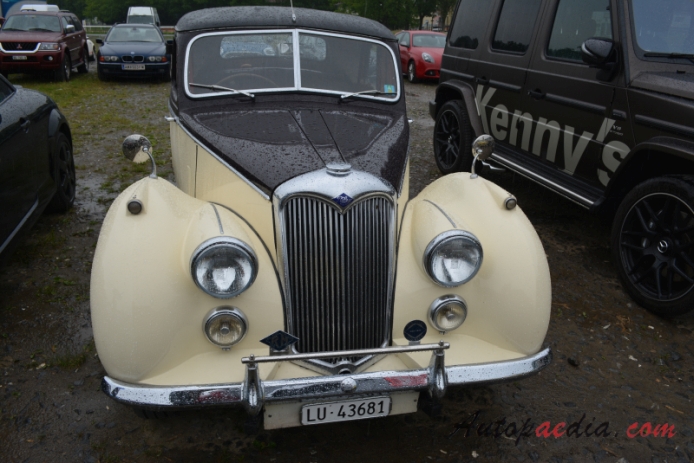 Riley RME 1952-1955 (1954-1955 saloon 4d), front view