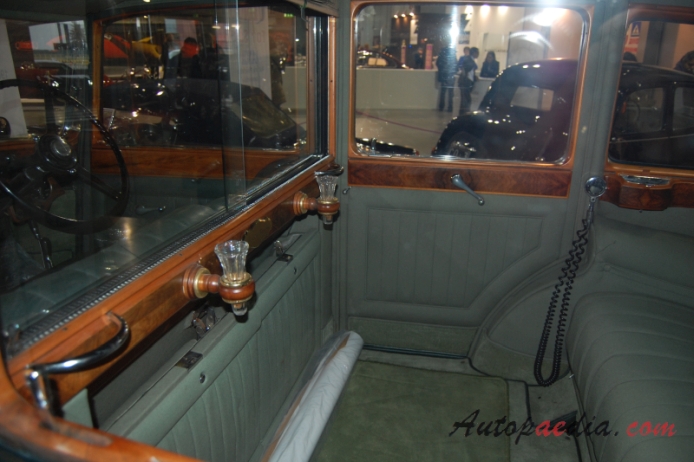 Rolls-Royce 25/30 1935-1938 (1936 Hooper saloon 4d), wnętrze