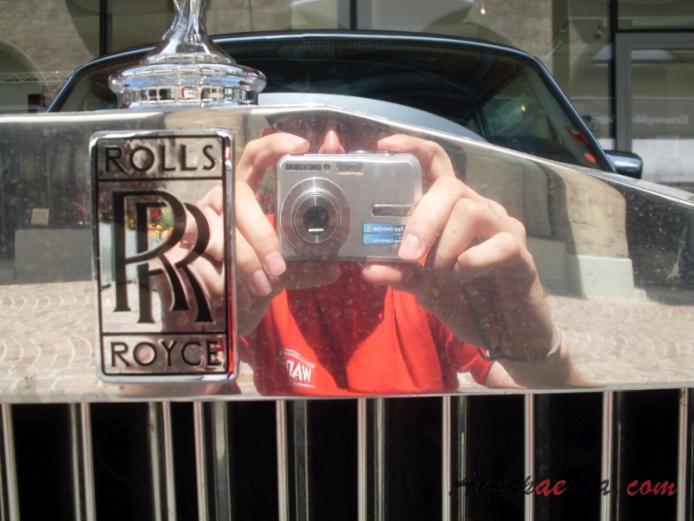 Rolls-Royce Corniche 1971-1996 (1979 Corniche Coupé), front emblem  