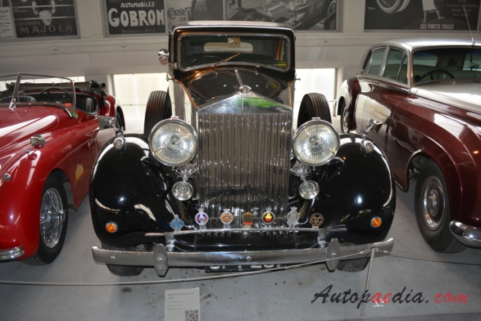 Rolls-Royce Phantom III 1936-1939 (1937 Barker Saloon 4d), front view