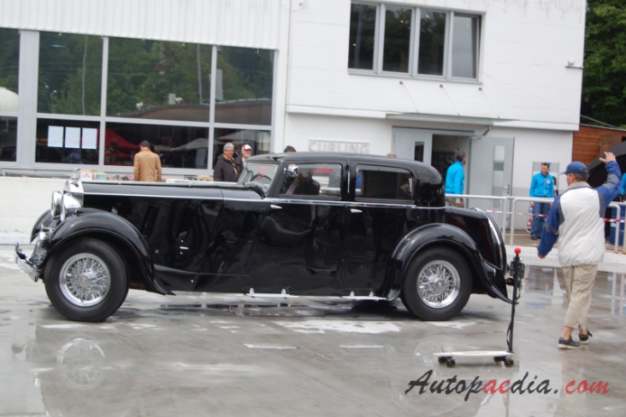 Rolls-Royce Phantom III 1936-1939 (1937 Barker Sport Saloon 4d), left side view