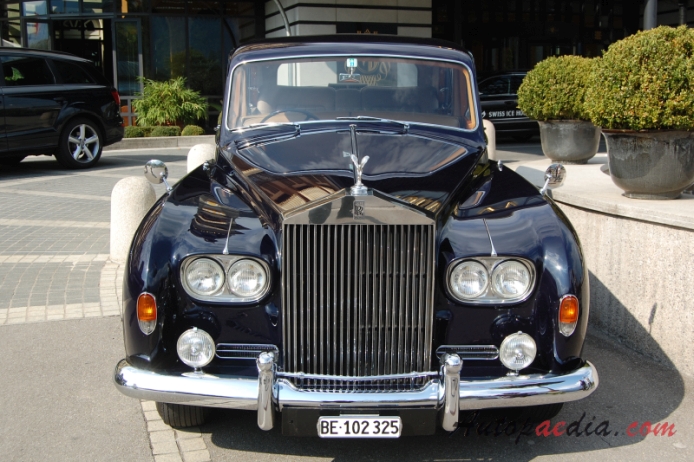 Rolls-Royce Phantom V 1959-1968 (1963-1968 James Young saloon 4d), front view
