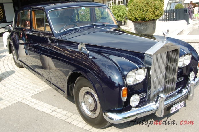 Rolls-Royce Phantom V 1959-1968 (1963-1968 James Young saloon 4d), right front view
