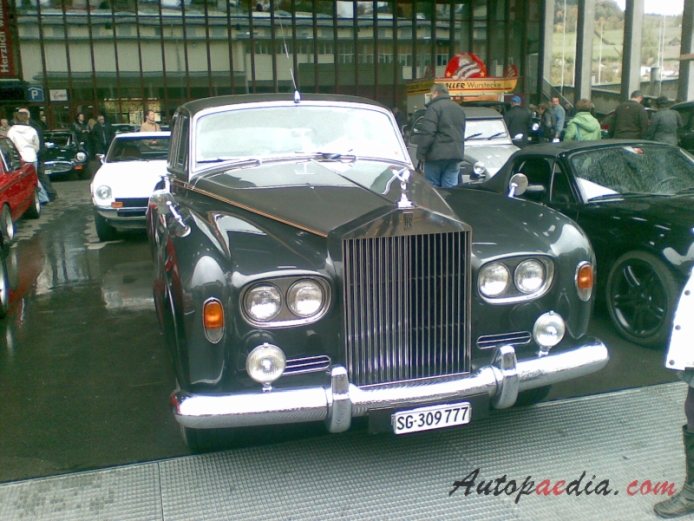 Rolls-Royce Silver Cloud III 1963-1966 (4d saloon), front view