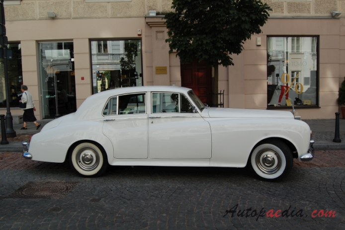 Rolls-Royce Silver Cloud III 1963-1966 (saloon 4d), prawy bok