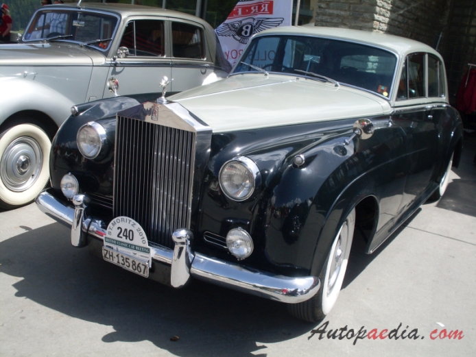 Rolls-Royce Silver Cloud II 1959-1962 (1960 4d saloon), lewy przód