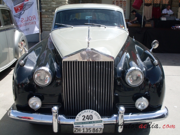 Rolls-Royce Silver Cloud II 1959-1962 (1960 4d saloon), przód
