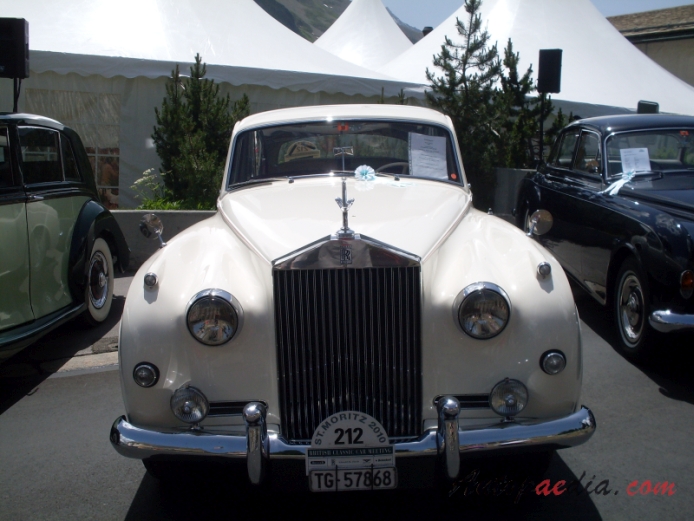 Rolls-Royce Silver Cloud II 1959-1962 (1962 4d saloon), przód