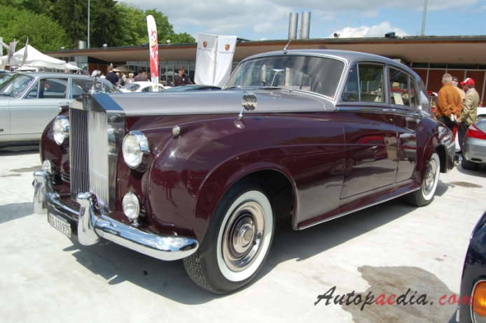 Rolls-Royce Silver Cloud I 1955-1958 (1957 saloon 4d), left front view