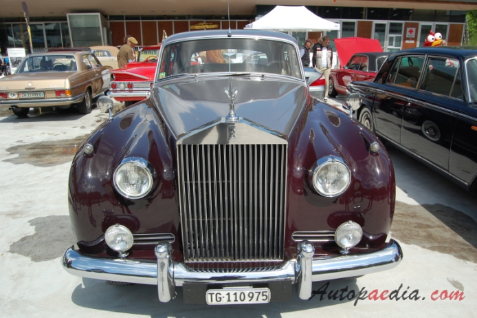 Rolls-Royce Silver Cloud I 1955-1958 (1957 saloon 4d), front view