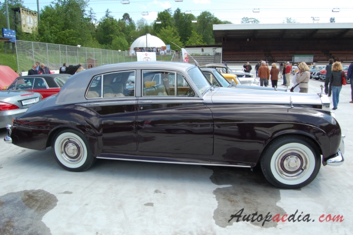 Rolls-Royce Silver Cloud I 1955-1958 (1957 saloon 4d), prawy bok