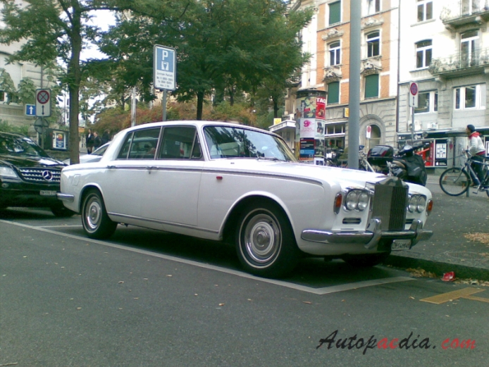 Rolls Royce Silver Shadow 1965-1980 (1965-1976 Silver Shadow I), right front view
