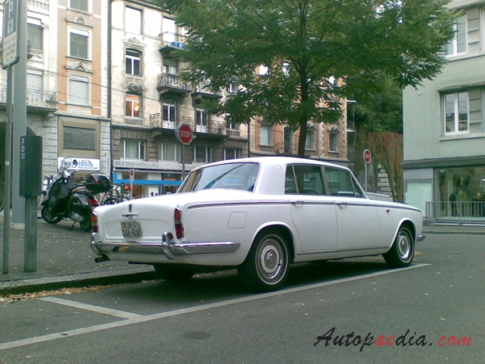 Rolls Royce Silver Shadow 1965-1980 (1965-1976 Silver Shadow I), right rear view