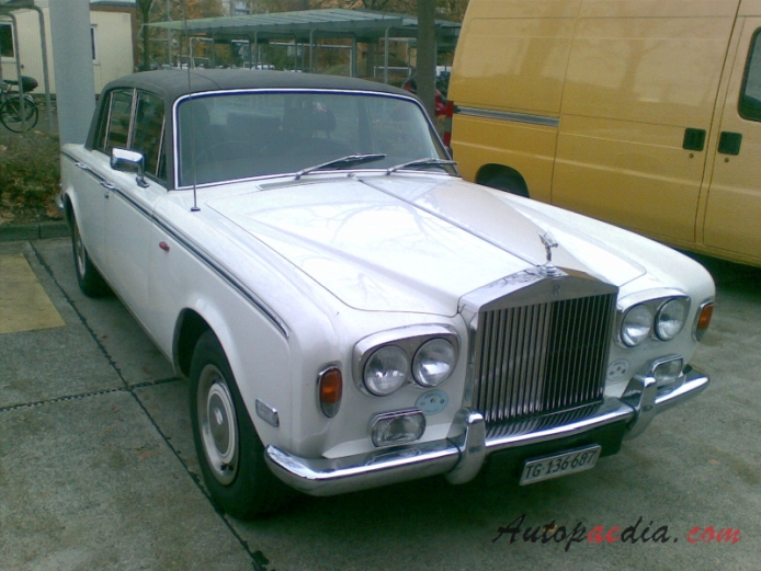 Rolls Royce Silver Shadow 1965-1980 (1965-1976 Silver Shadow I), right front view
