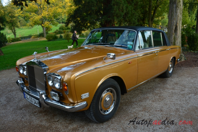 Rolls Royce Silver Shadow 1965-1980 (1965-1976 Silver Shadow I), left front view