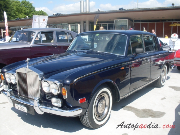 Rolls Royce Silver Shadow 1965-1980 (1965-1976 Silver Shadow I saloon 4d), left front view