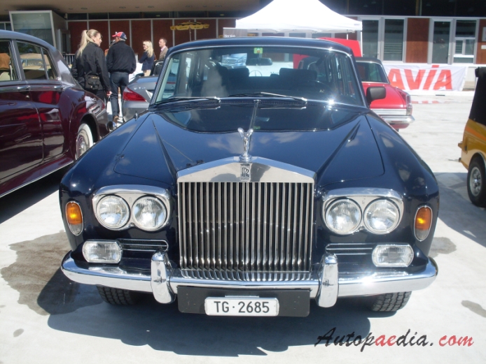 Rolls Royce Silver Shadow 1965-1980 (1965-1976 Silver Shadow I saloon 4d), front view