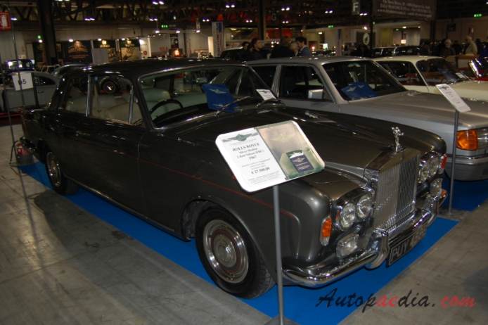 Rolls Royce Silver Shadow 1965-1980 (1967 Silver Shadow I saloon 2d), right front view