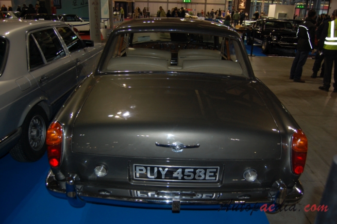 Rolls Royce Silver Shadow 1965-1980 (1967 Silver Shadow I saloon 2d), rear view