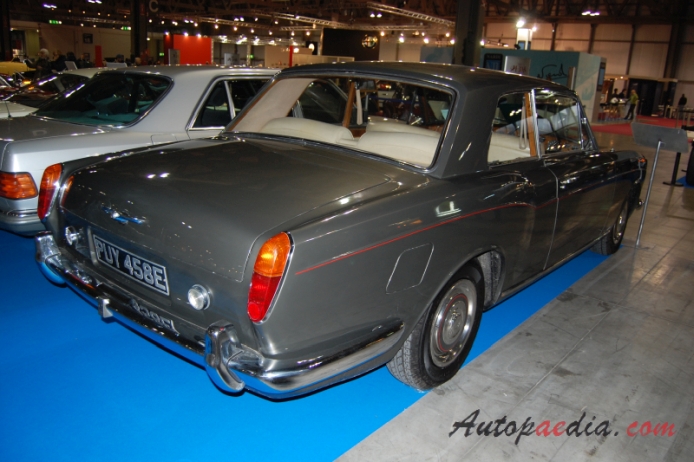 Rolls Royce Silver Shadow 1965-1980 (1967 Silver Shadow I saloon 2d), right rear view