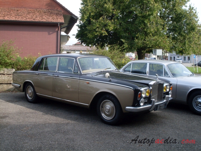 Rolls Royce Silver Shadow 1965-1980 (1968 Silver Shadow I), right front view