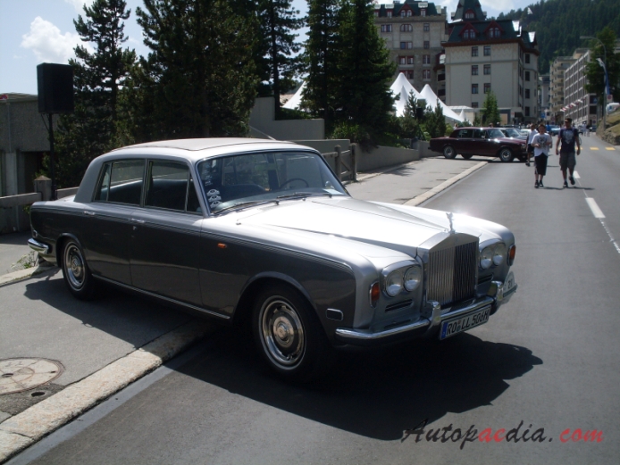 Rolls Royce Silver Shadow 1965-1980 (1972 Silver Shadow I), right front view