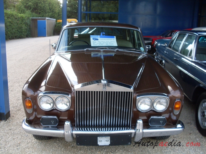 Rolls Royce Silver Shadow 1965-1980 (1976 Silver Shadow I), przód