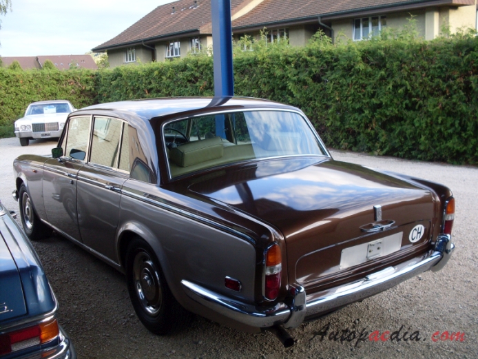 Rolls Royce Silver Shadow 1965-1980 (1976 Silver Shadow I),  left rear view