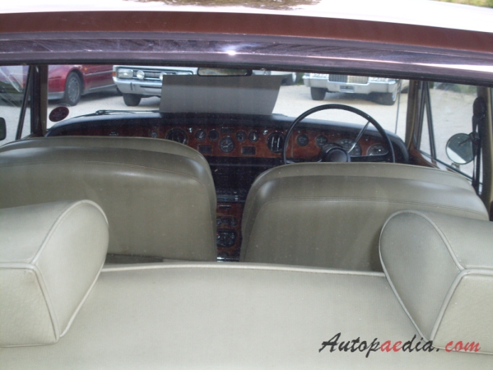 Rolls Royce Silver Shadow 1965-1980 (1976 Silver Shadow I), interior