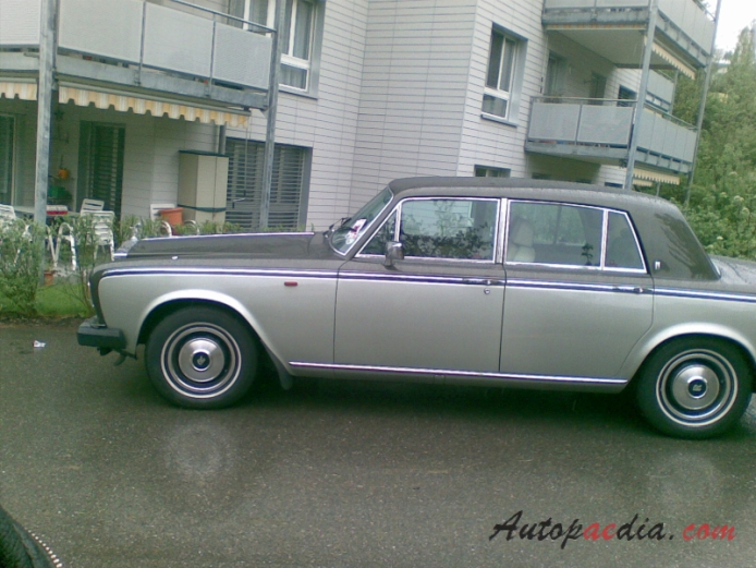 Rolls Royce Silver Shadow 1965-1980 (1977-1980 Silver Shadow II), left side view