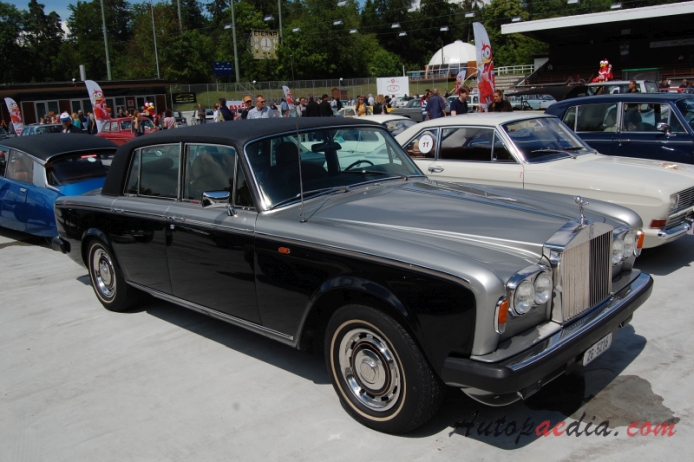 Rolls Royce Silver Shadow 1965-1980 (1977-1980 Silver Shadow II), right front view